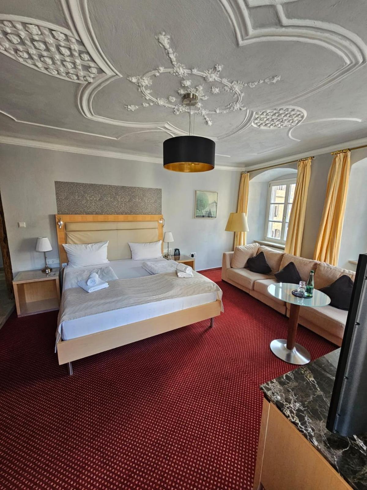 Hotel Goldene Rose Вайсенбург-ин-Байерн Экстерьер фото